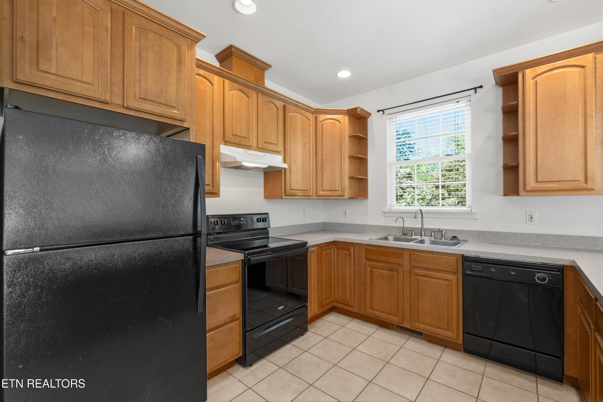 204 David Road Clinton, TN 37716 - Photo 11 of 38 Gallery Image 11