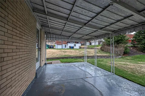 a view of a backyard with pathway