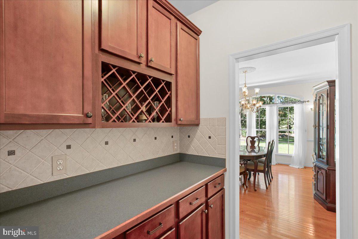 5 Beaver Ridge Road Stafford, VA 22556 - Photo 12 of 73 Bar or Butlers pantry