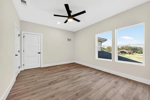 $969,900 | 102 Huron Trail, Lake Kiowa, TX 76240