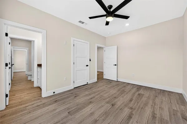$969,900 | 102 Huron Trail, Lake Kiowa, TX 76240