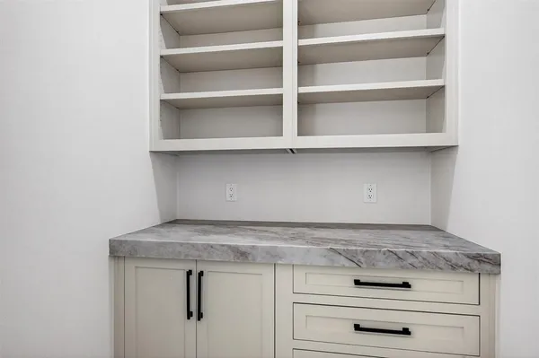 $969,900 | 102 Huron Trail, Lake Kiowa, TX 76240