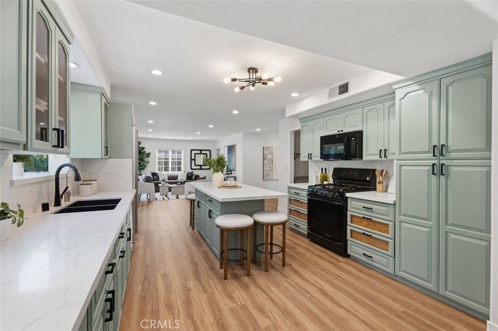 22534 Liberty Bell Road Calabasas, CA 91302 - Photo 5 of 41