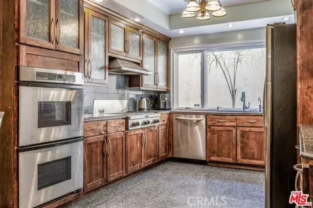 $19,995 | 2328 Benedict Canyon Drive, Beverly Hills, CA 90210