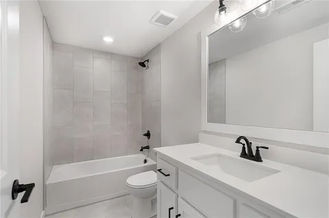 $653,749 | 25016 West 89th Terrace, Lenexa, KS 66227