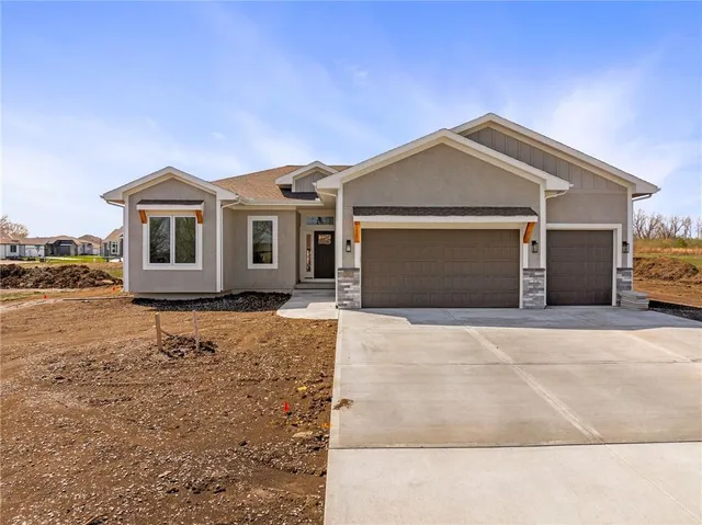 $648,000 | 25016 West 89th Terrace, Lenexa, KS 66227