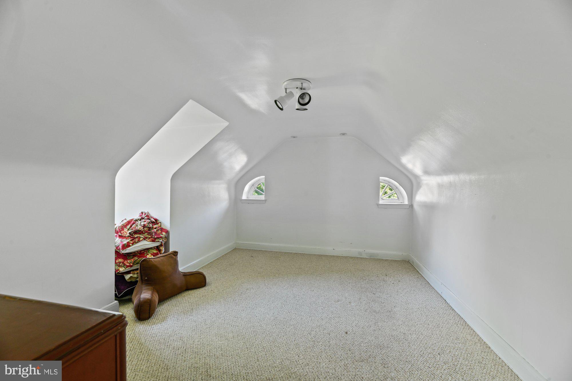520 Old Orchard Road Baltimore, MD 21229 - Photo 15 of 26 3rd Floor Sitting Bedroom