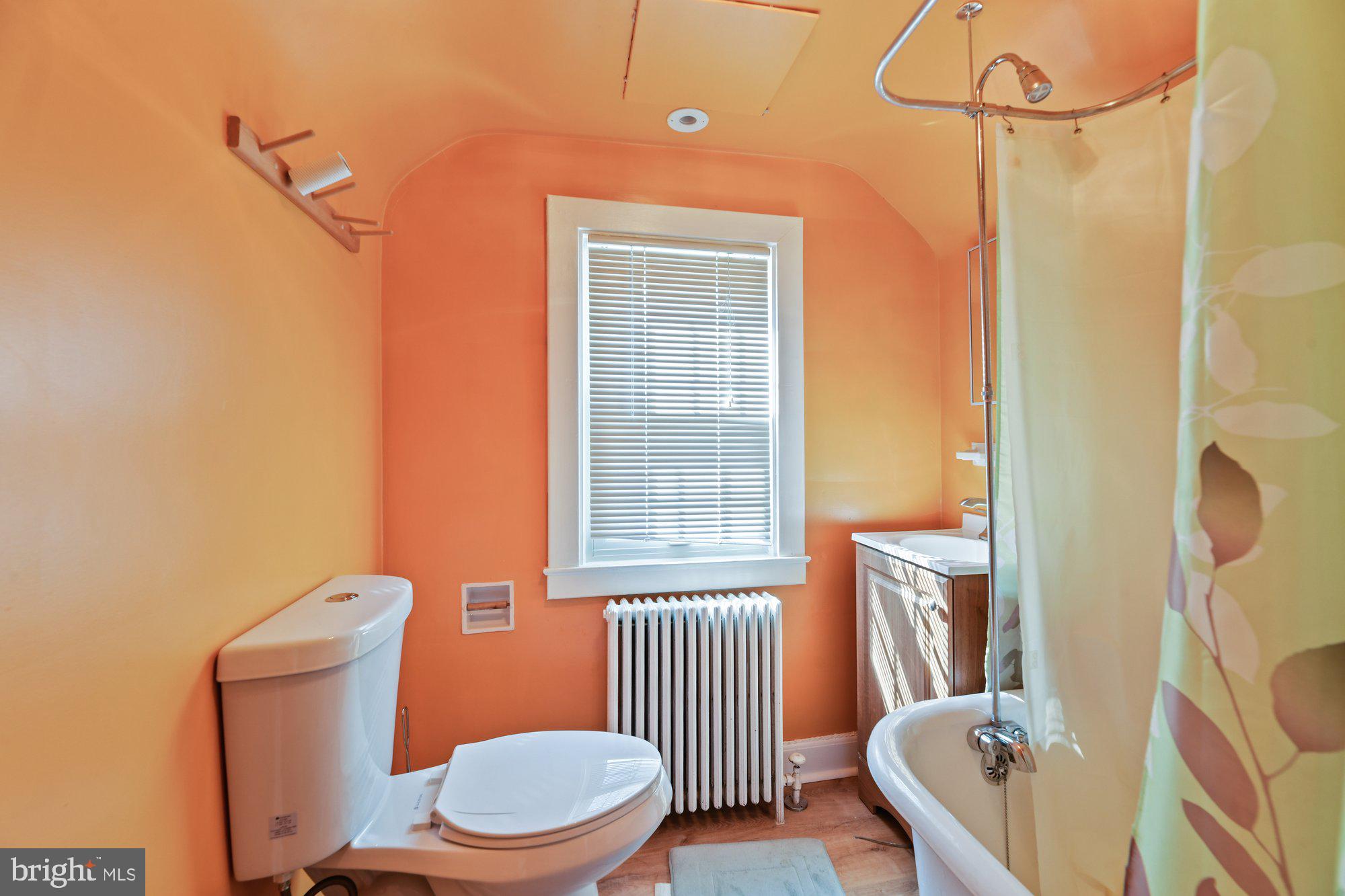 520 Old Orchard Road Baltimore, MD 21229 - Photo 17 of 26 3rd Floor Full Bath with Clawfoot Tub