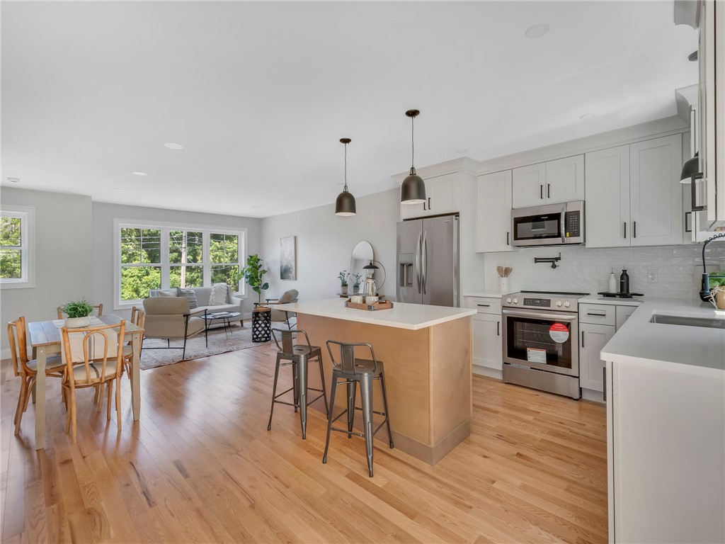 256 Point Avenue Warwick, RI 02889 - Photo 2 of 26