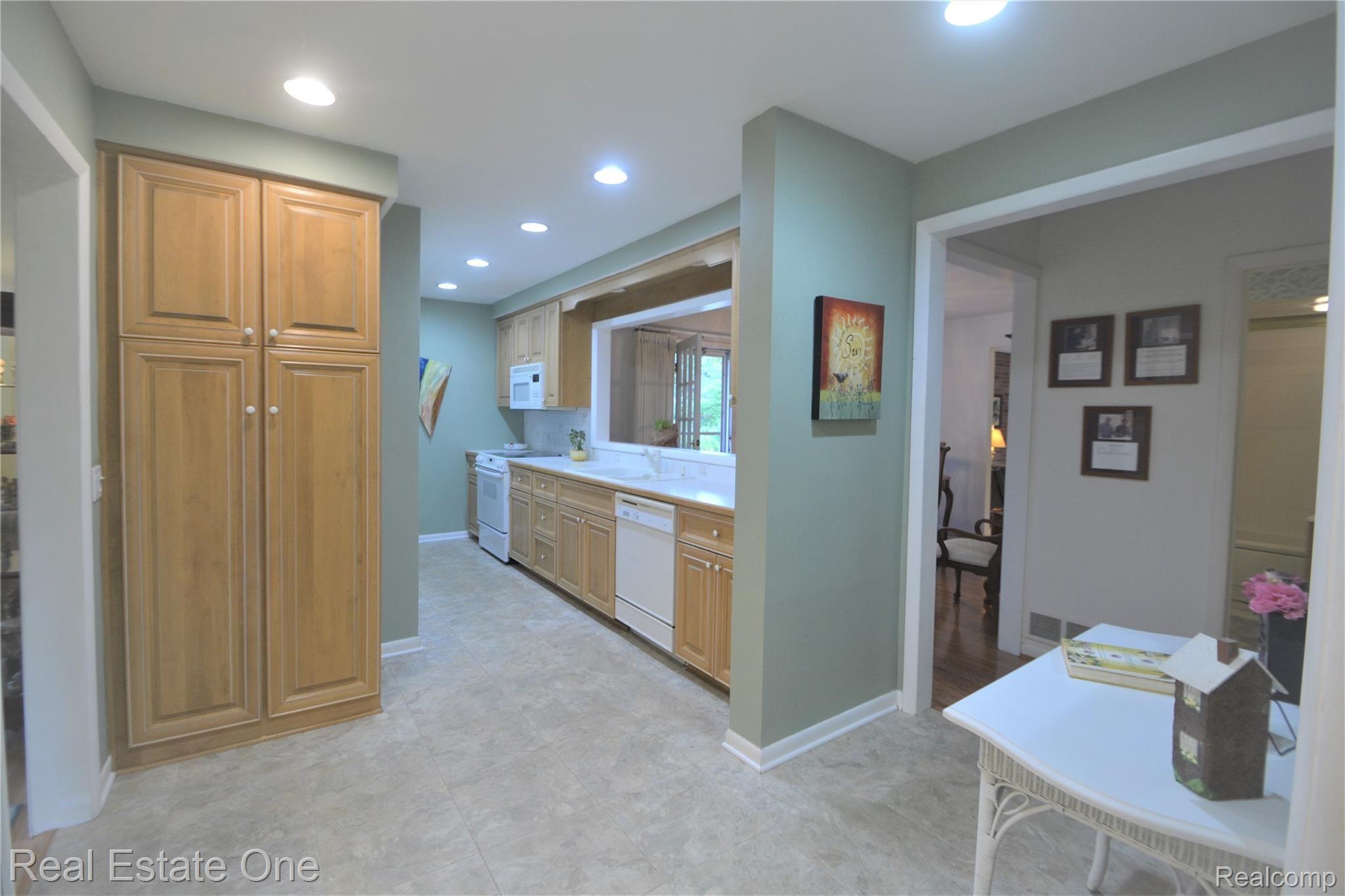 2763 Tallahassee Drive Rochester, MI 48306 - Photo 3 of 22 DSC_1137 (2).JPG