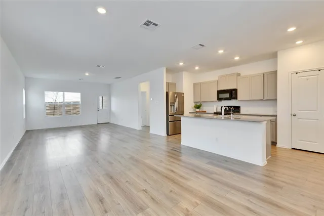 $390,000 | 206 Canley Loop, Hutto, TX 78634