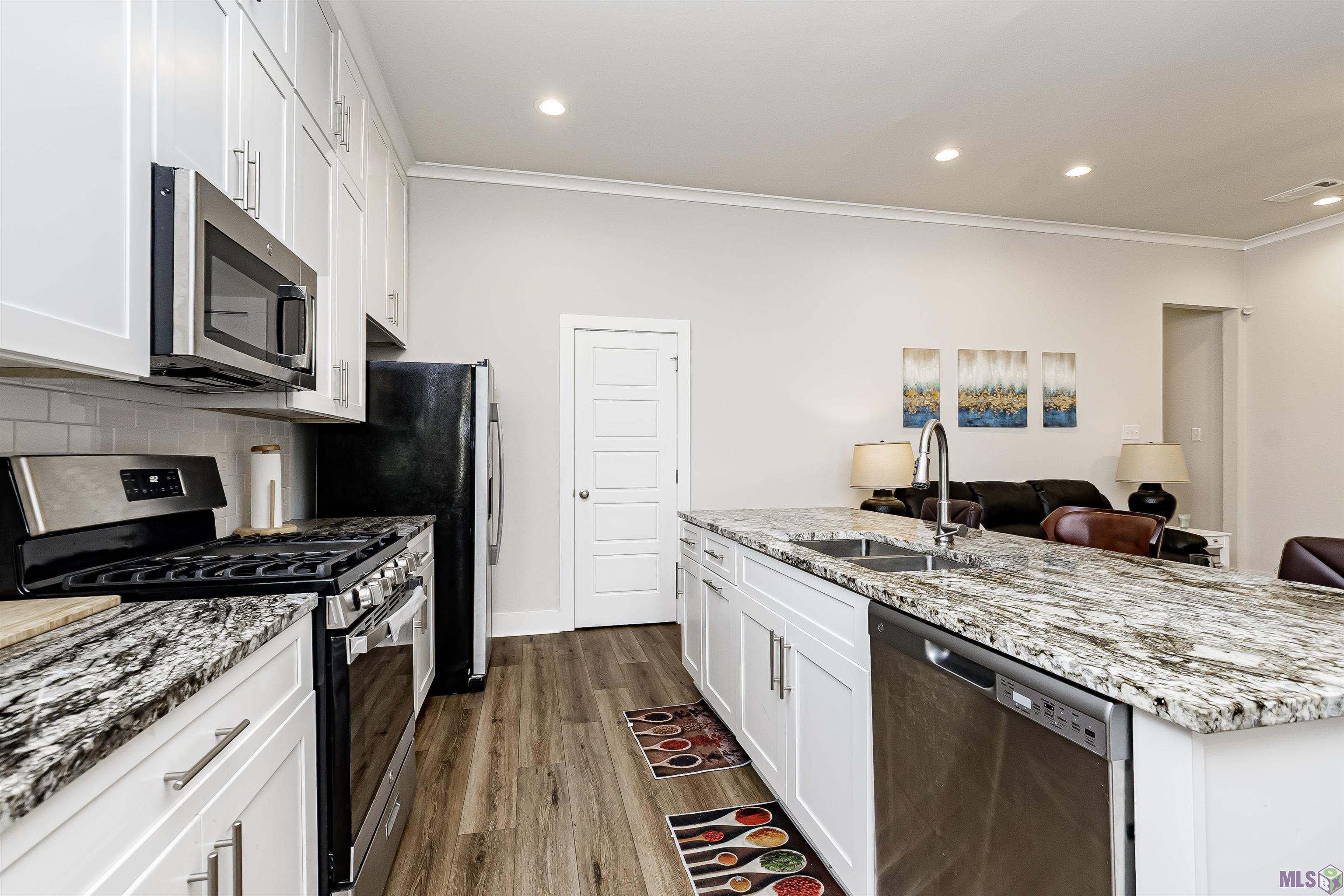 9558 Creekview Drive Baton Rouge, LA 70836 - Photo 2 of 20
