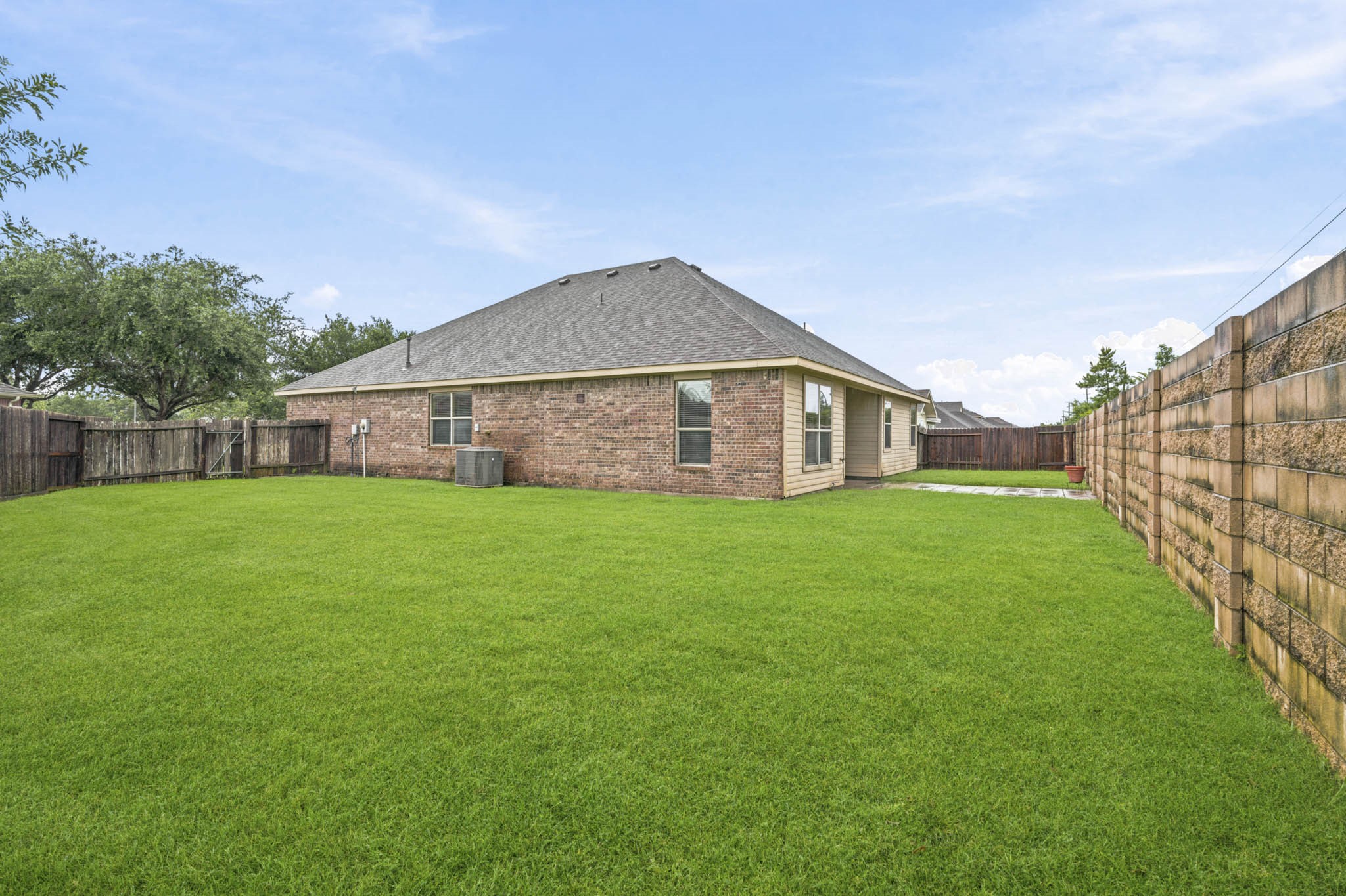 2502 Tiger Eye Drive Rosharon, TX 77583 - Photo 29 of 40 This spacious lot provides a huge amount of outdoor space.