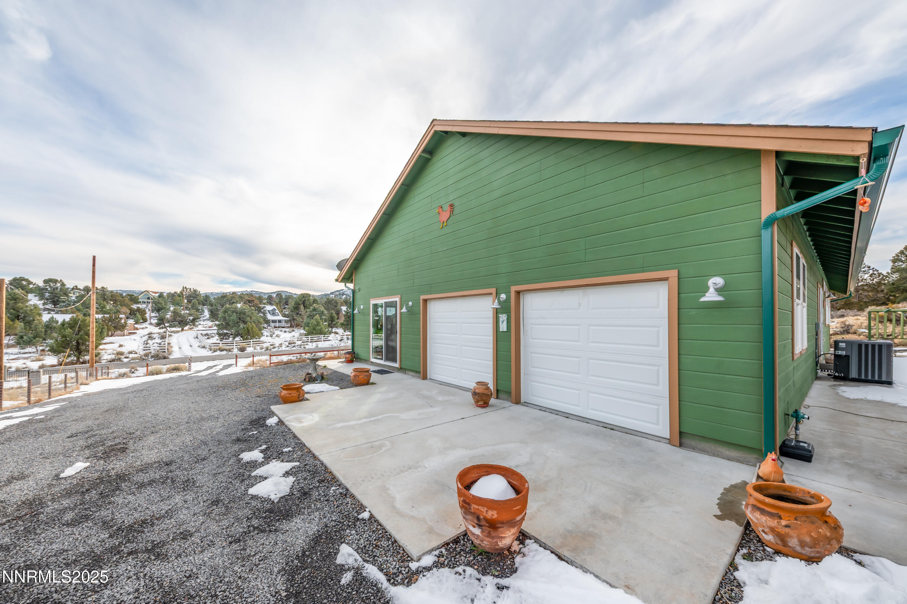 2486 Cartwright Road Reno, NV 89521 - Photo 26 of 44 a backyard of a house with table and chairs