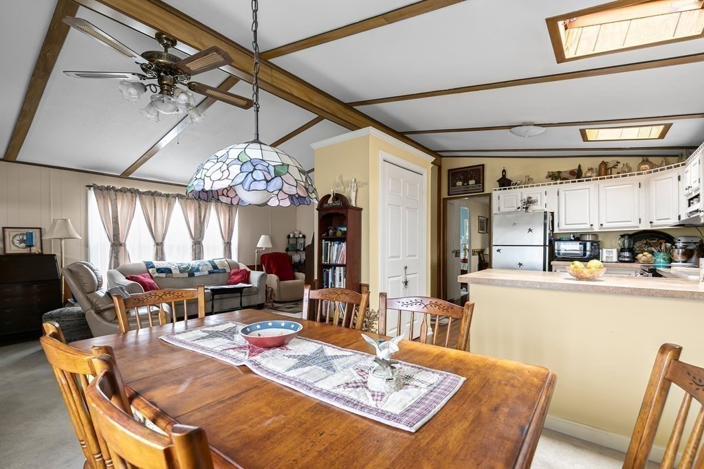31 Castle Road Attleboro, MA 02703 - Photo 8 of 33 Gallery Image 8