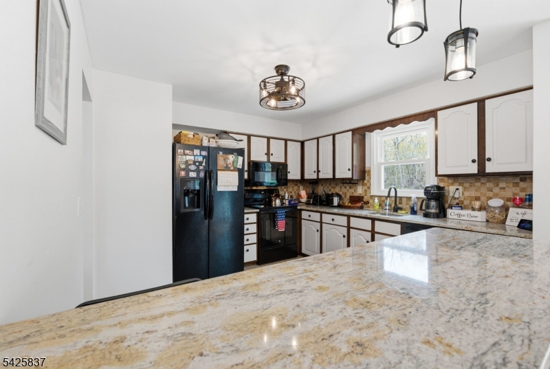 87 Mudtown Road Wantage, NJ 07461 - Photo 11 of 38