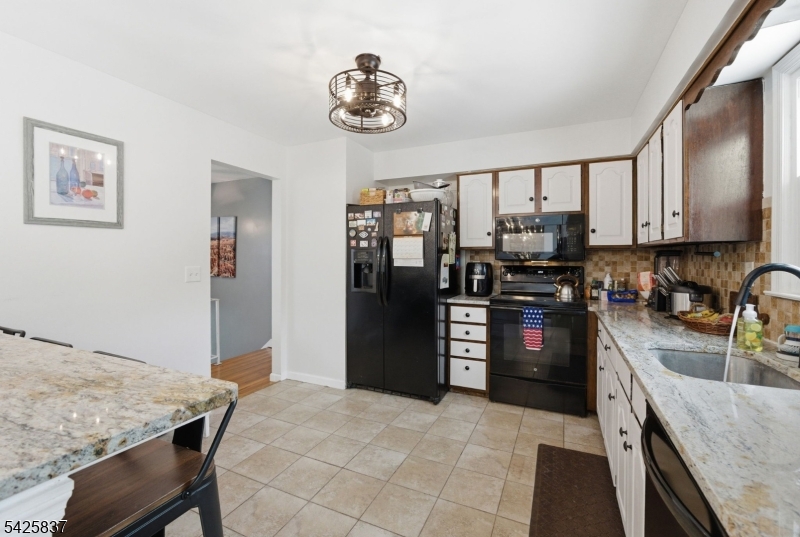 87 Mudtown Road Wantage, NJ 07461 - Photo 12 of 38