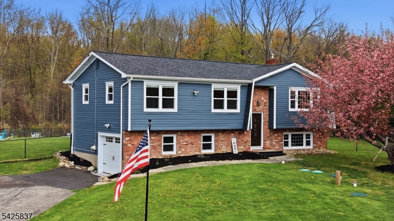 87 Mudtown Road Wantage, NJ 07461 - Photo 2 of 38