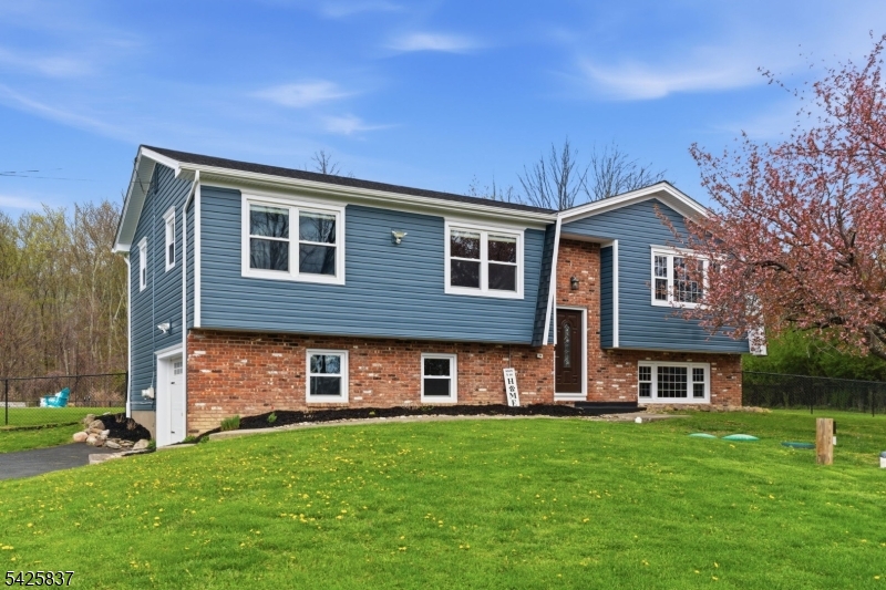 87 Mudtown Road Wantage, NJ 07461 - Photo 3 of 38