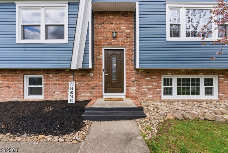 87 Mudtown Road Wantage, NJ 07461 - Photo 4 of 38
