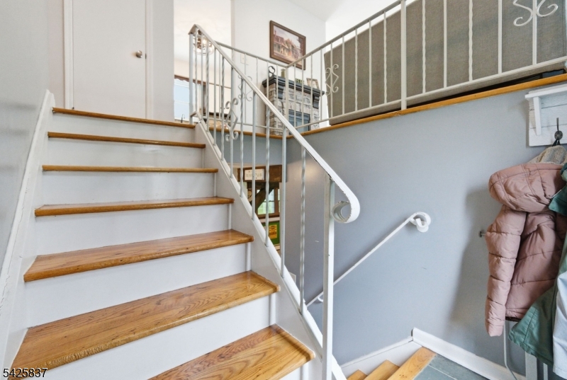 87 Mudtown Road Wantage, NJ 07461 - Photo 5 of 38