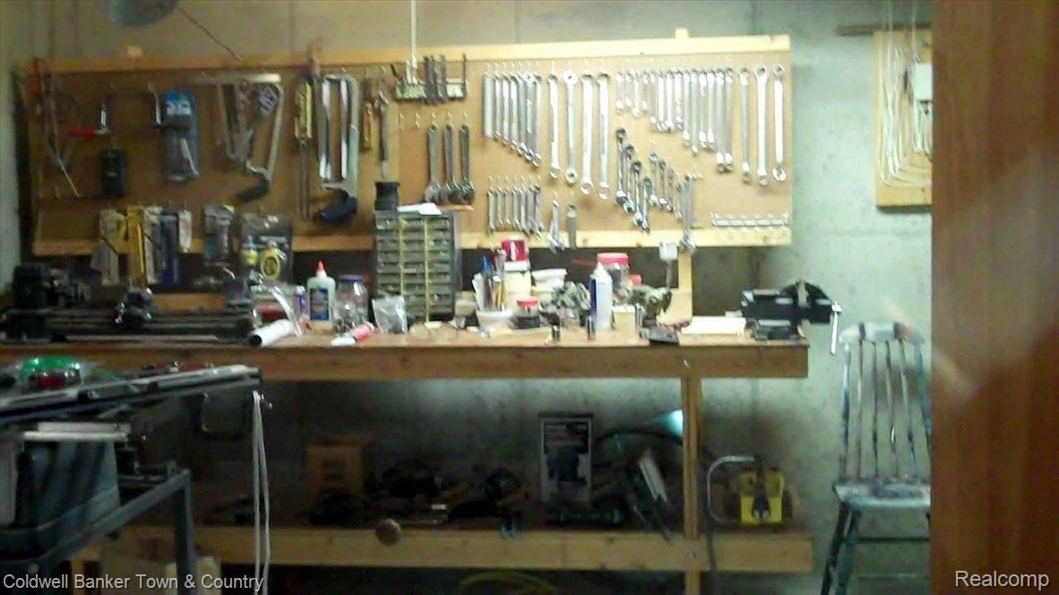 7415 Faussett Road Fenton, MI 48430 - Photo 19 of 25 work room