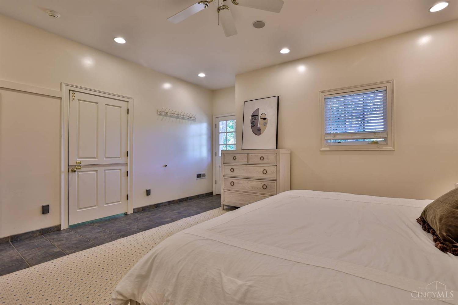 5905 Drake Road Cincinnati, OH 45243 - Photo 71 of 85
