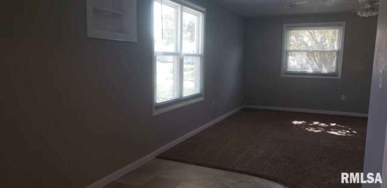 950 40th Street Moline, IL 61265 - Photo 6 of 26