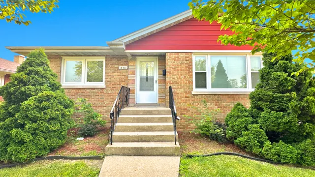 a view of house with yard