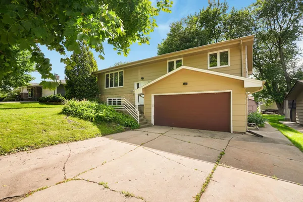 $525,000 | 4018 Shamrock Drive Northeast, St. Anthony, MN 55421