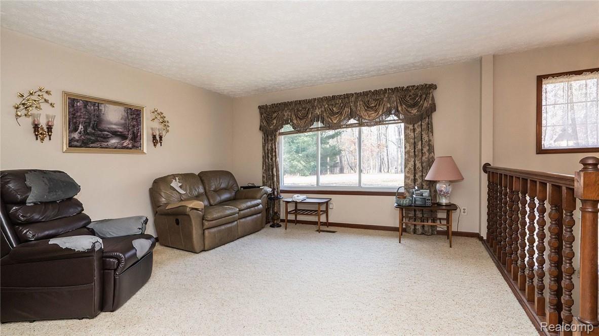 3201 Jewell Road Howell, MI 48843 - Photo 26 of 46 LIVING ROOM