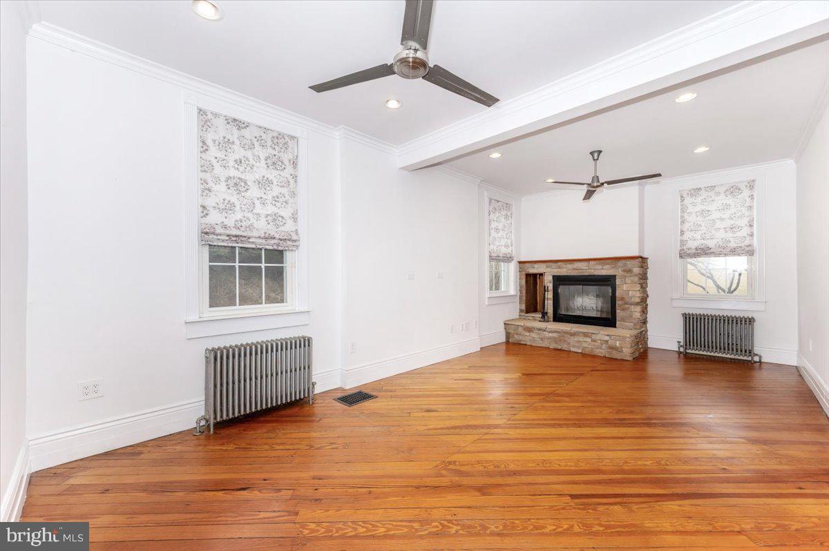 11646 Creagerstown Road Woodsboro, MD 21798 - Photo 14 of 62 Living room