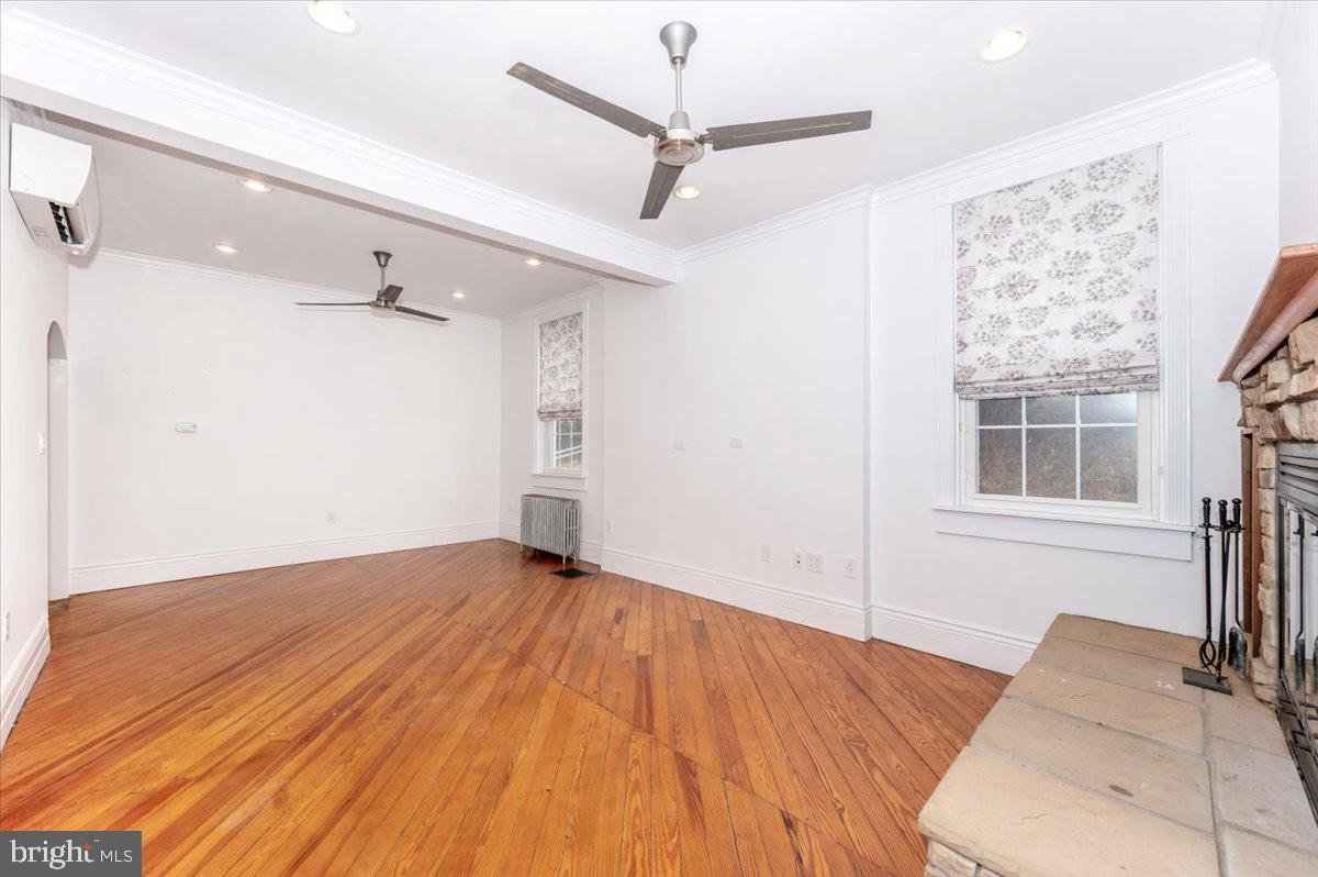 11646 Creagerstown Road Woodsboro, MD 21798 - Photo 15 of 62 Living room