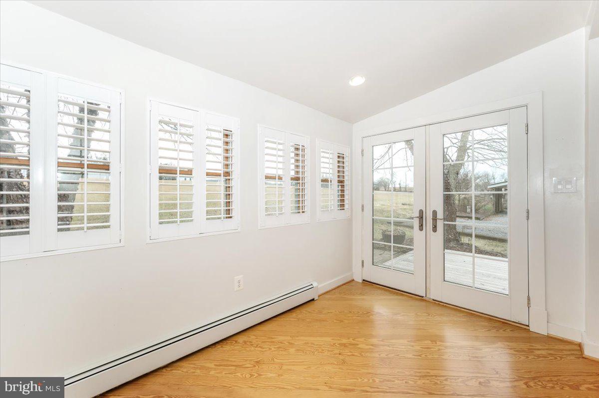 11646 Creagerstown Road Woodsboro, MD 21798 - Photo 16 of 62 Dining room