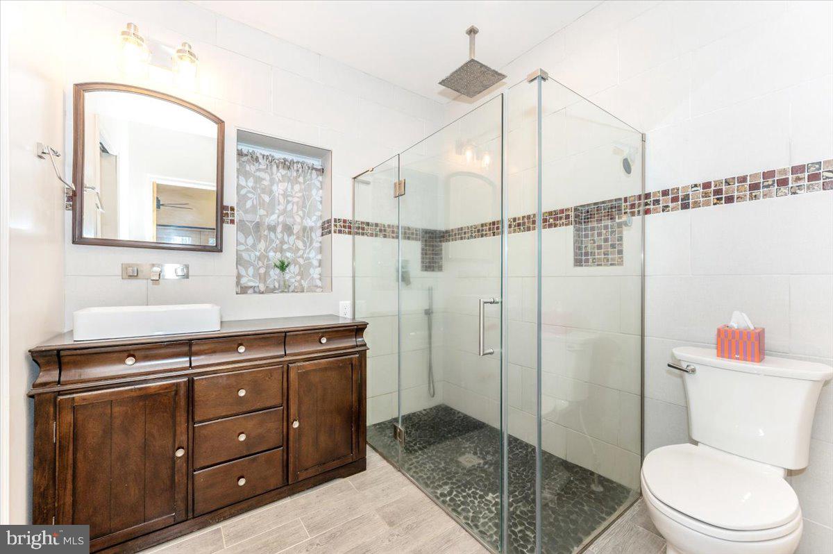 11646 Creagerstown Road Woodsboro, MD 21798 - Photo 19 of 62 Main Level Primary Suite