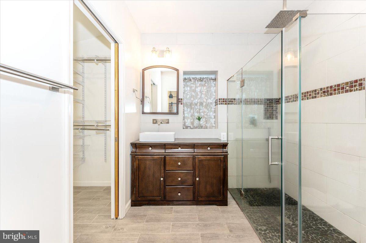 11646 Creagerstown Road Woodsboro, MD 21798 - Photo 20 of 62 Main Level Primary Suite