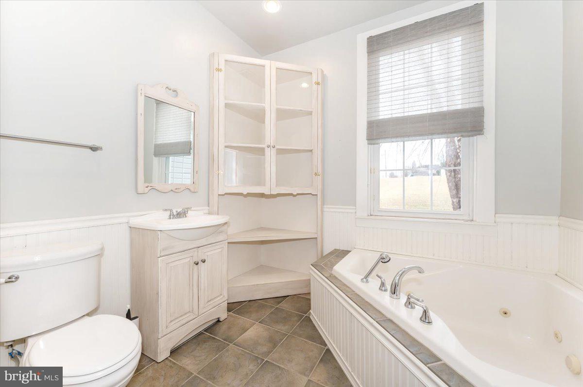 11646 Creagerstown Road Woodsboro, MD 21798 - Photo 22 of 62 2nd Full Bathroom