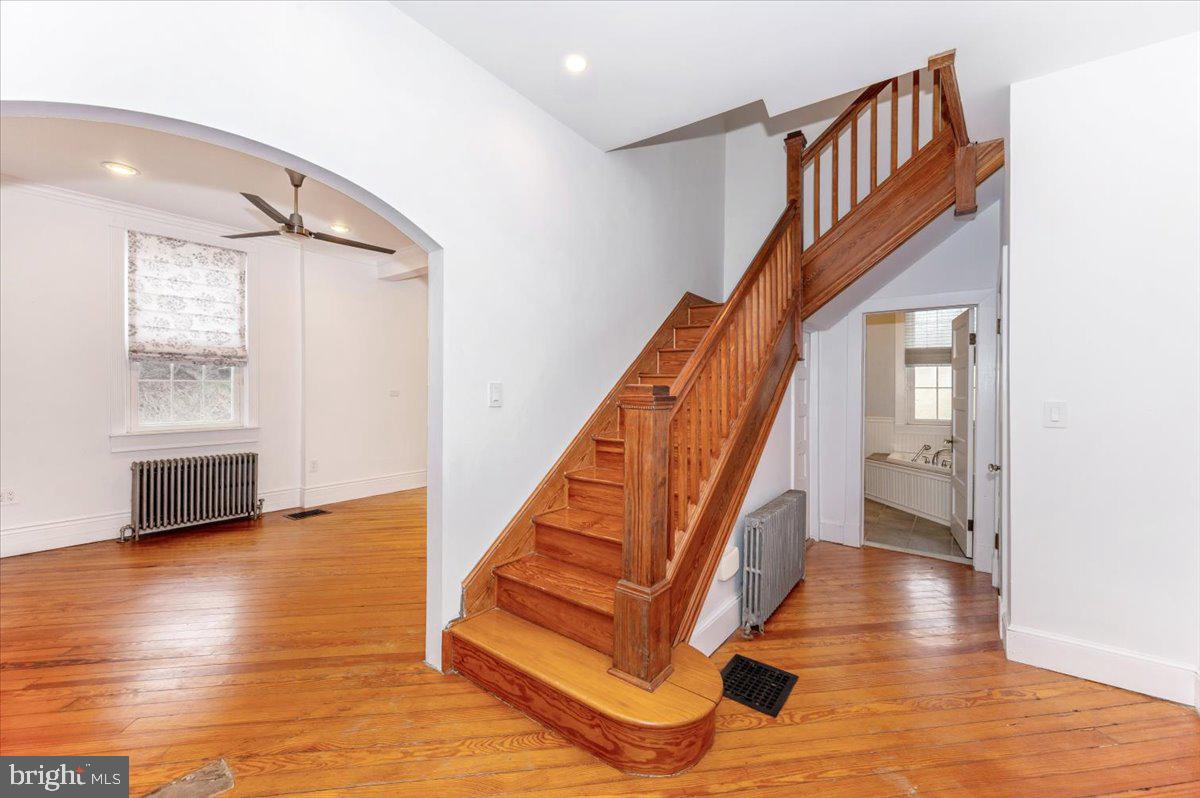 11646 Creagerstown Road Woodsboro, MD 21798 - Photo 24 of 62 Stairwell