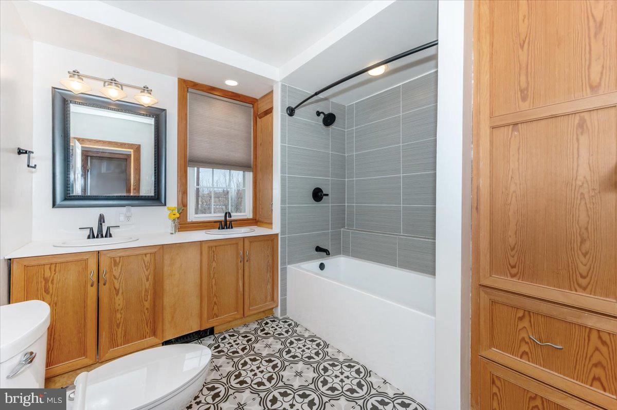 11646 Creagerstown Road Woodsboro, MD 21798 - Photo 31 of 62 Upper Level Full Bathroom