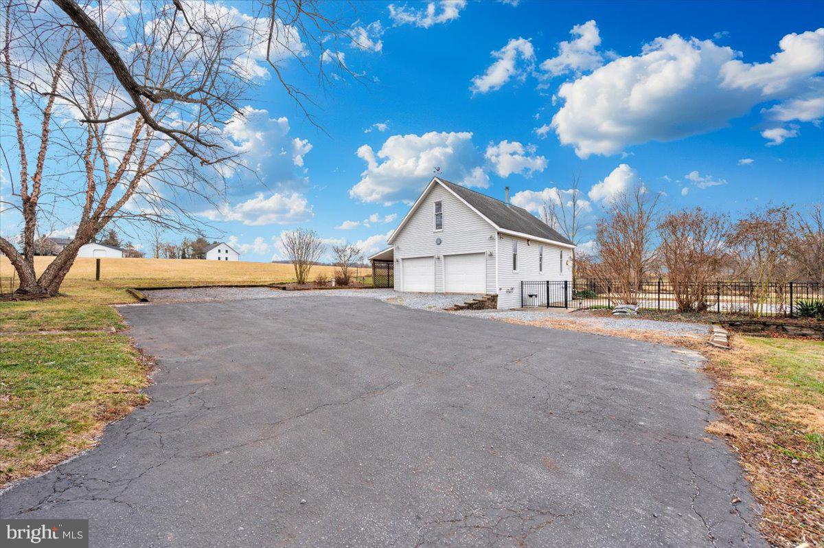 11646 Creagerstown Road Woodsboro, MD 21798 - Photo 34 of 62 4 Car Garage