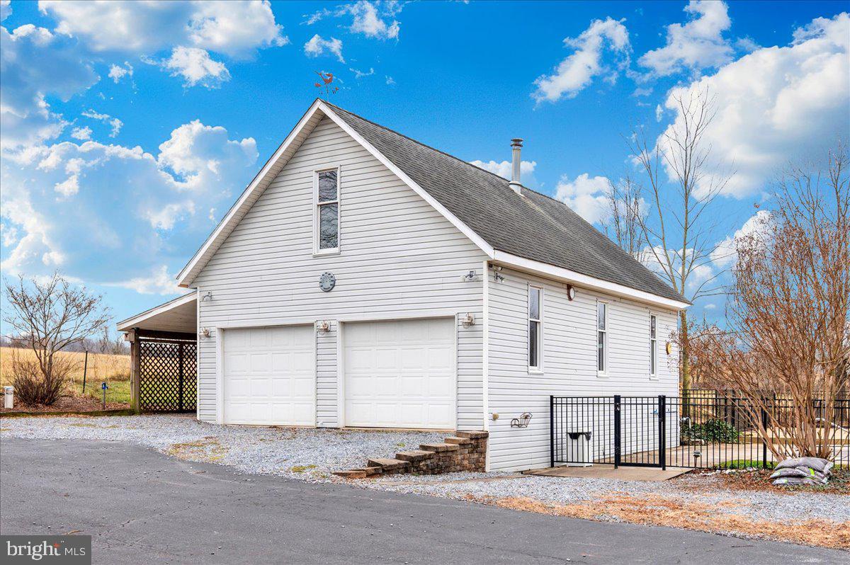 11646 Creagerstown Road Woodsboro, MD 21798 - Photo 5 of 62 4 car garage