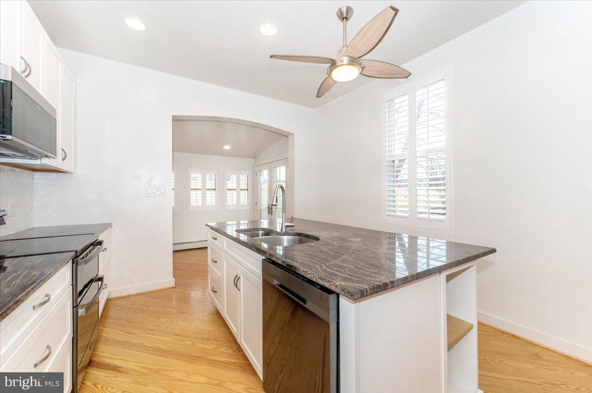 11646 Creagerstown Road Woodsboro, MD 21798 - Photo 9 of 62 Main house kitchen