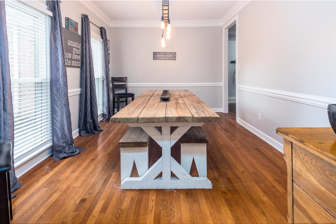 982 Handforth Cove Collierville, TN 38017 - Photo 5 of 25 a view of a hallway with wooden floor and entryway