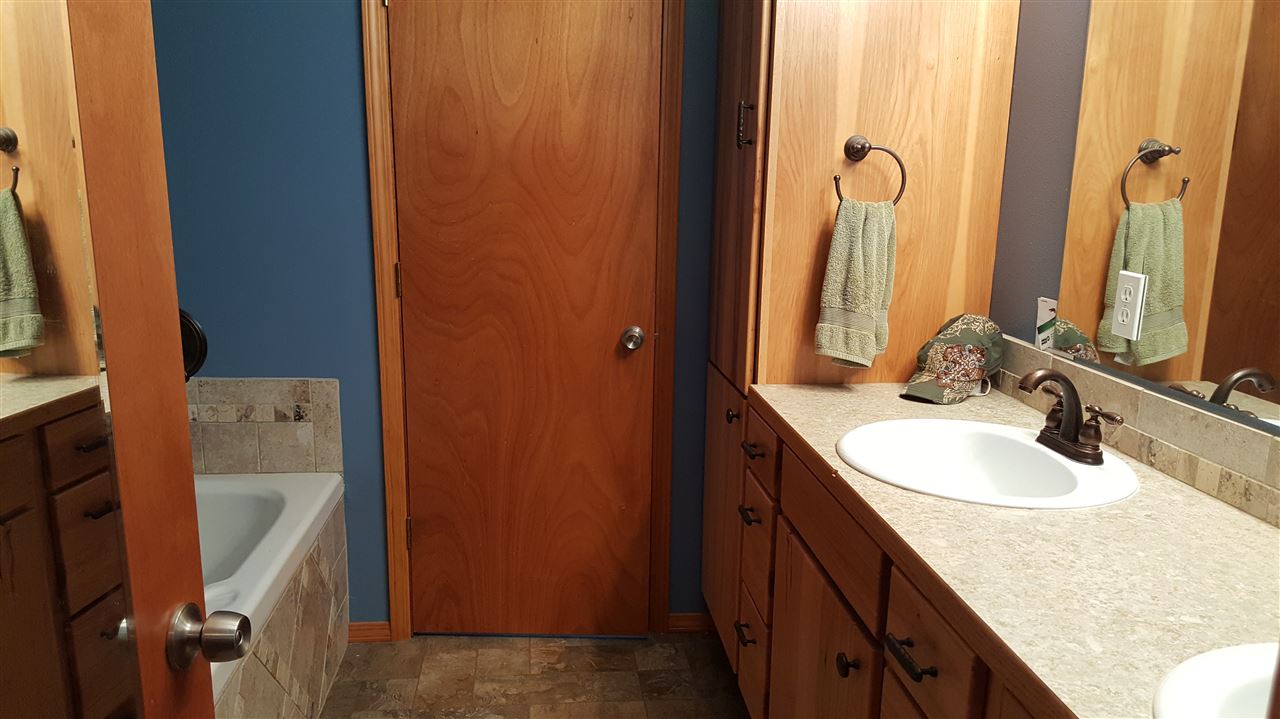 4511 Olson Road Clayton, WA 99110 - Photo 4 of 20