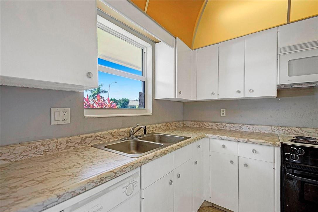 2570 Banyan Road, Unit 203 Boca Raton, FL 33432 - Photo 4 of 26 Photo 4