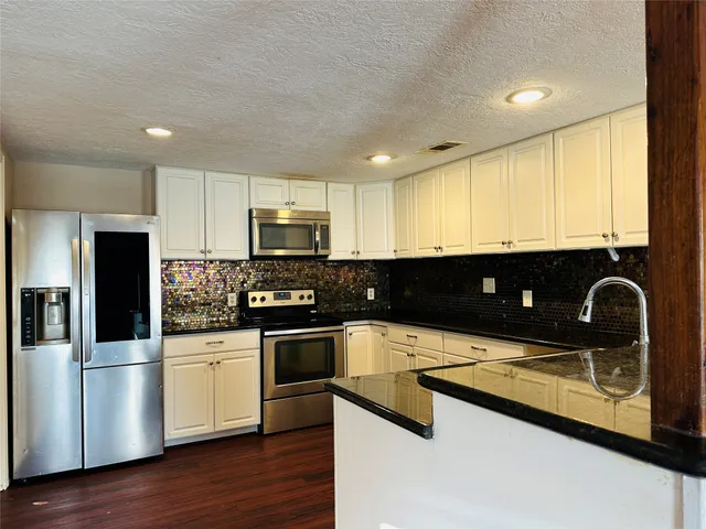 $2,500 | 25417 Highway 6, Hempstead, TX 77445