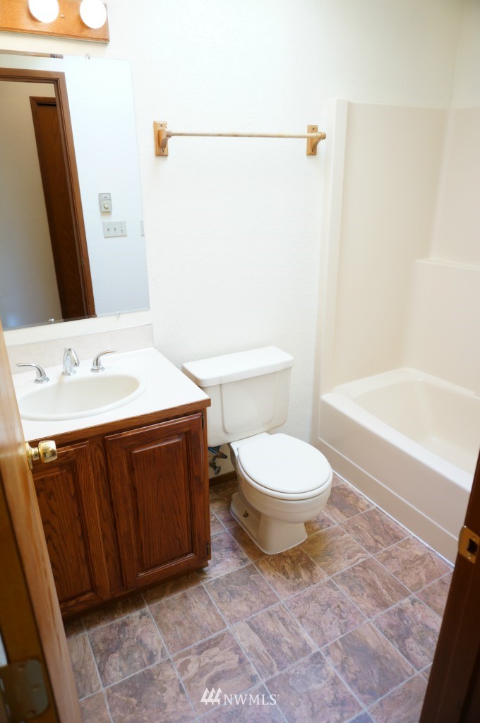 1474 Southeast Cedar Road Port Orchard, WA 98367 - Photo 8 of 17 Gallery Image 8