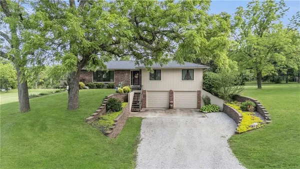 $325,000 | 1758 Labette Road, Ottawa, KS 66067