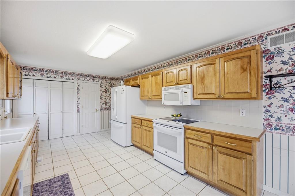 1758 Labette Road Ottawa, KS 66067 - Photo 14 of 36