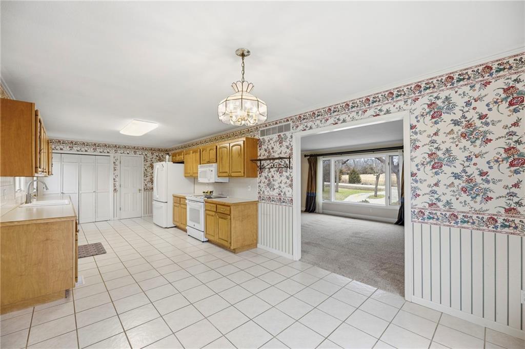 1758 Labette Road Ottawa, KS 66067 - Photo 17 of 36